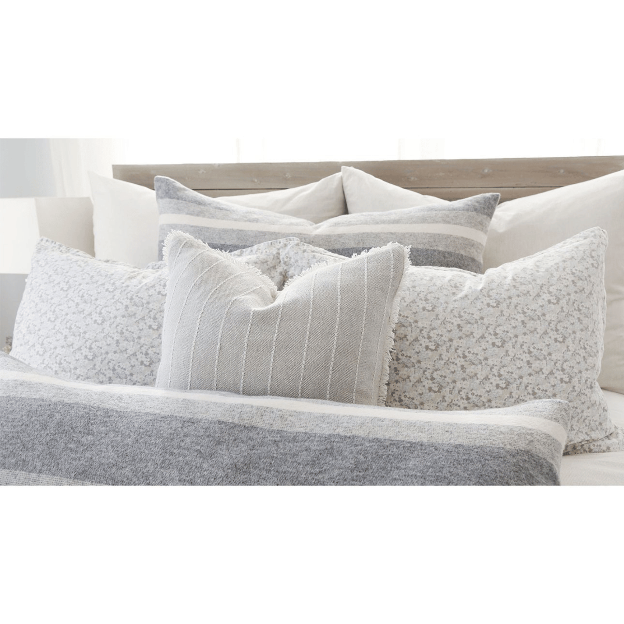 Utopia Bedding Throw Pillows Insert (Pack of 4, White) - 20 x 20 Inches Bed  and Couch Pillows - Throw Pillows, Facebook Marketplace