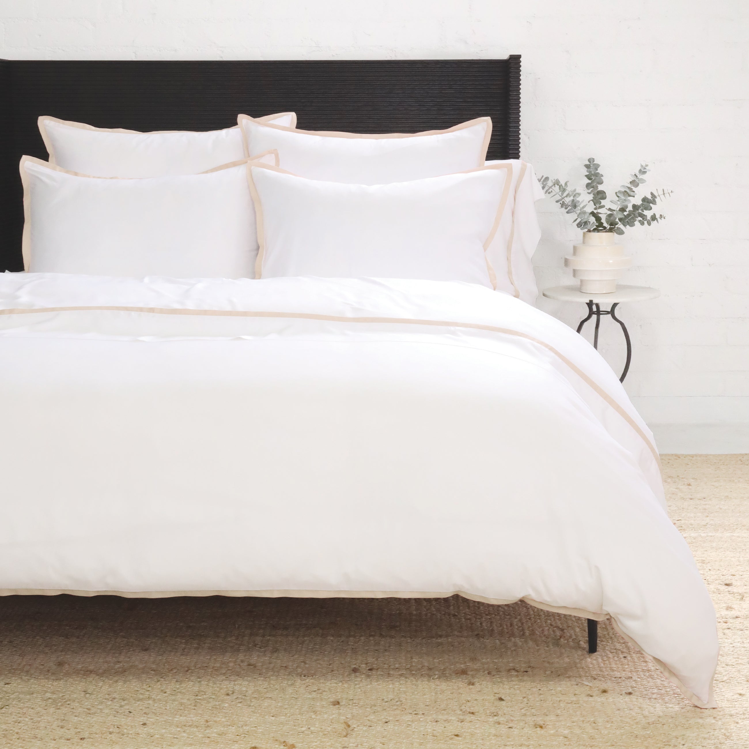 Urban outfitters nimmo pom authentic pom queen duvet